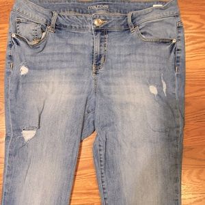 Maurices size 16 capris